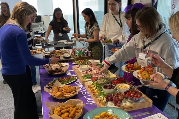 9 People at a buffet