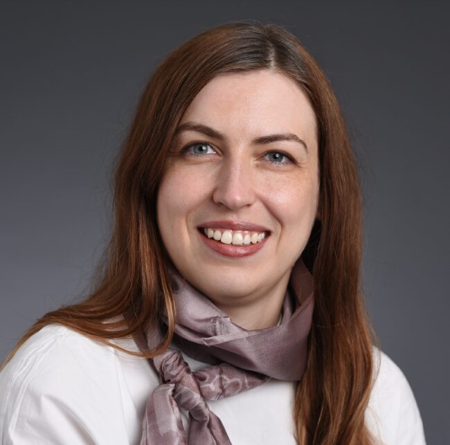 Simona headshot